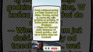 Dwaj policjanci w lesie