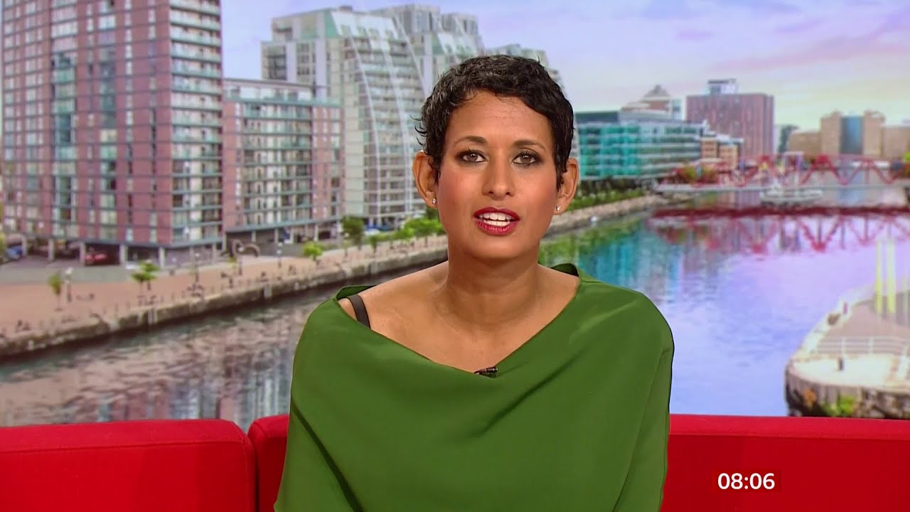naga munchetty green dress this morning BBC Breakfast viewers swoon over 'stunning' Naga Munchetty in zip-up dress