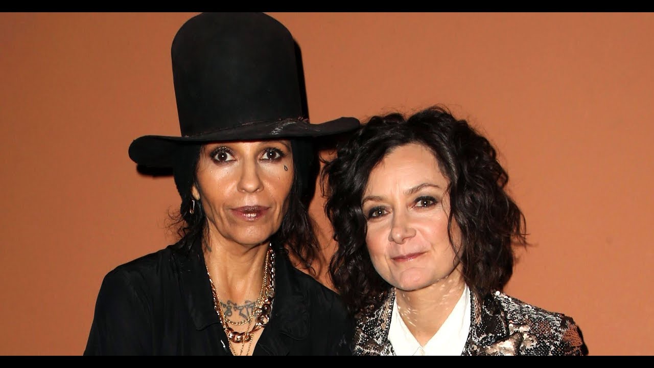 Sara Gilbert Spotted Without Wedding Ring After Split From Linda Perry - Yo...