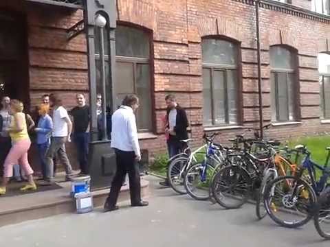 Пенкрофтон убивает детей. Начало стояния у офиса "Фармсинтеза"