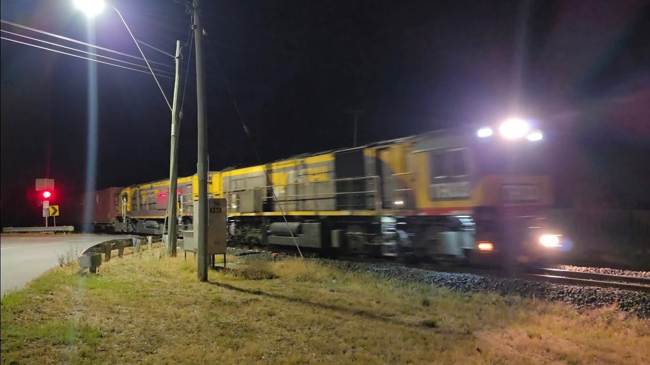 TasRail TR03 TR16 #32 train crossing Drummond Street Perth