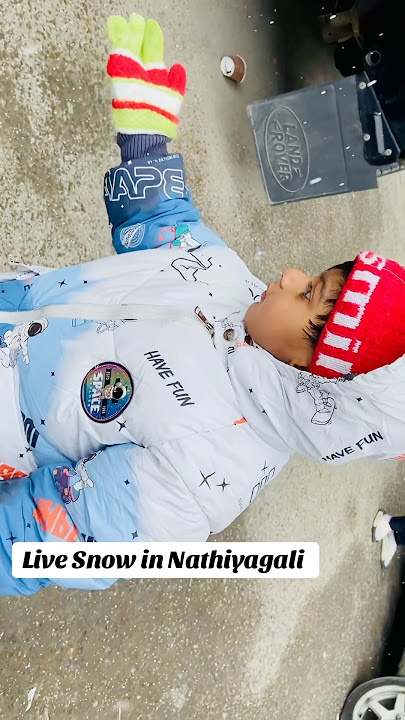 Cute baby enjoying live snowfall😍#shorts #youtube #trending #youtubeshorts #viral #cute #baby #fun