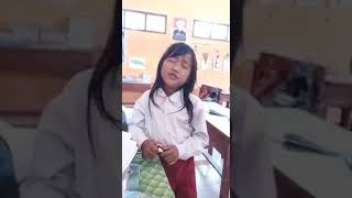 Anak sd nyanyi "aku tidak minta oleh oleh" Suara nya mantap