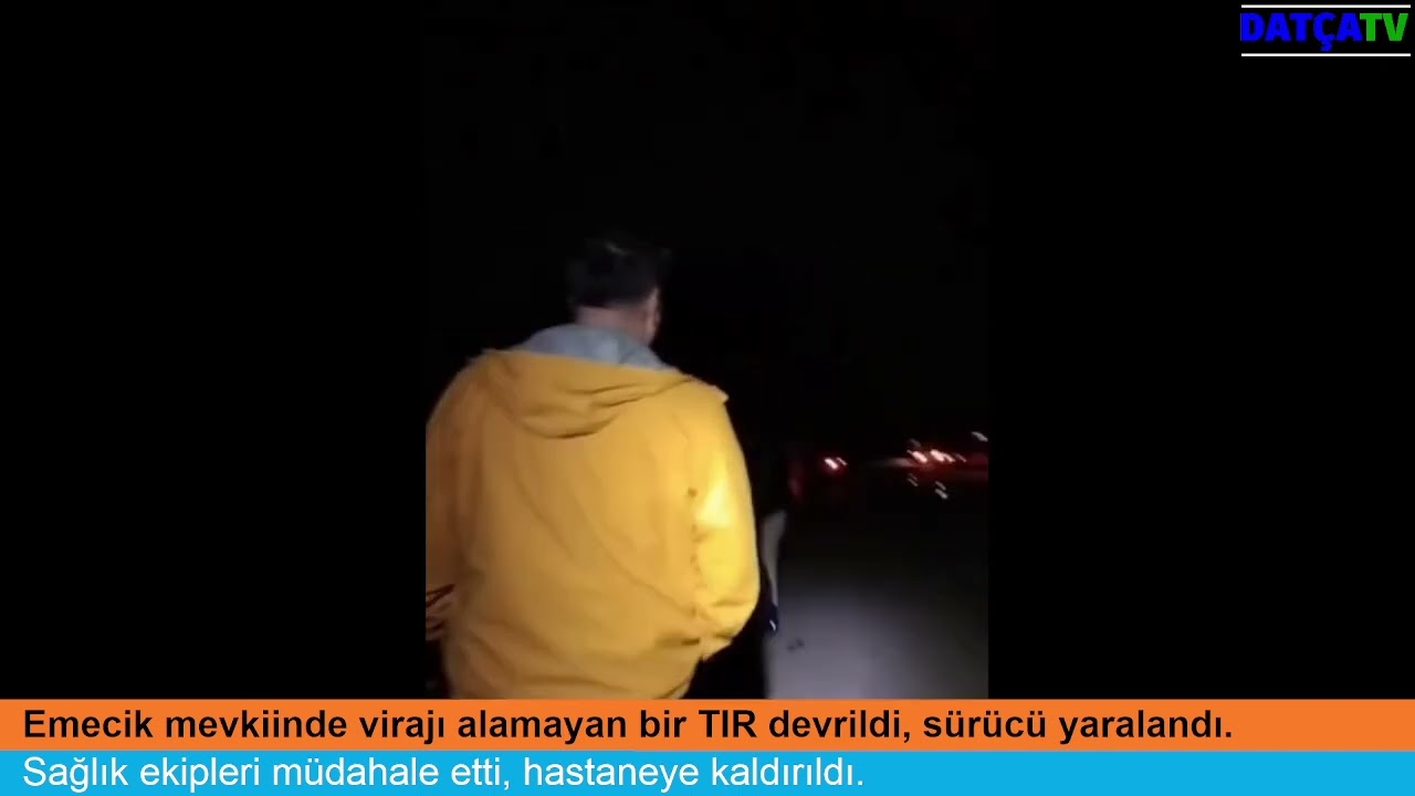 Emecik mevkiinde virajı alamayan bir TIR devrildi.