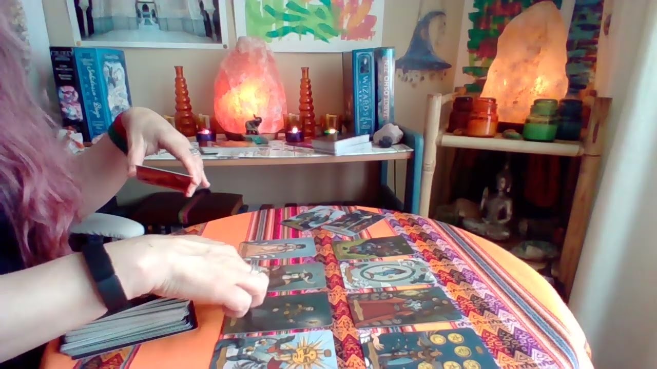 LEO!! 🔮 Tu vida y la de alguien cambia al conocerse!! Esta persona se quedará en donde estés!!