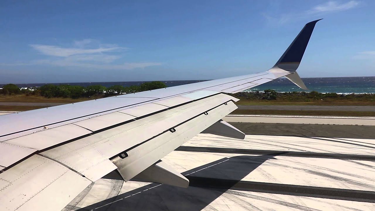 united-airlines-ua154-boeing-737-800-takeoff-kwajalein-atoll-bucholz