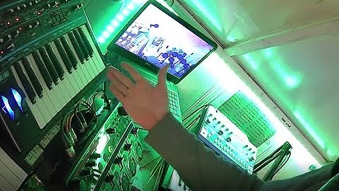 HOW I MAKE A "303 STYLE" BASSLINE ON THE BASS STATION II / *Plus Bonus Looping Content