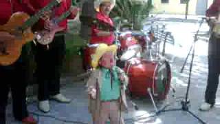 Margarito Cantando En La Plazoleta De Multimedios