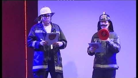 Pronkzitting 2015 "Vien ik moi" - Toon & Johan Brandveiligheidsoefening (John Weerepas & Corn Moors)