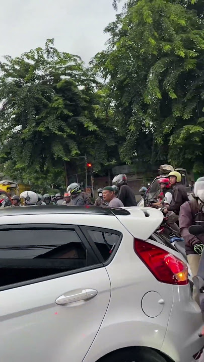 Macet di tambah berisik suara klakson #macet #jakarta #shorts