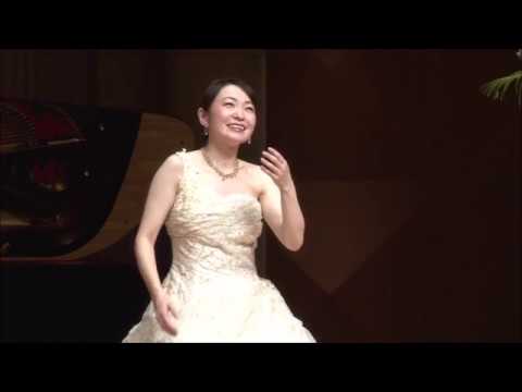 釜洞祐子 － 「リゴレット」 から 「慕わしい人の名は」 2001 - YouTube