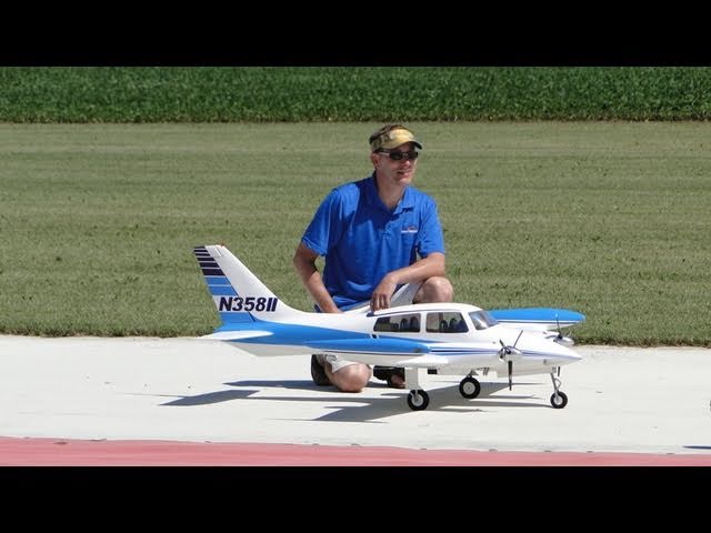Top Flite Cessna 310 Maiden Flight. - YouTube