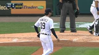 2013/08/26 Sanchez handles comebacker