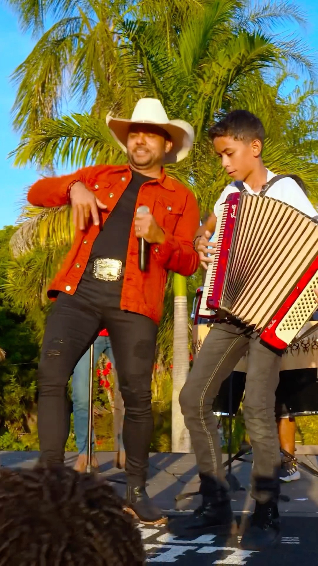 O fenômeno do momento leãozinho cantando a música de sucesso do Goiás #boanoiteee