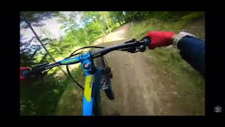 Boyfriend and Girlfriend MTB riding comparison. This is from Phil Kmetz’ channel. @SkillsWithPhil