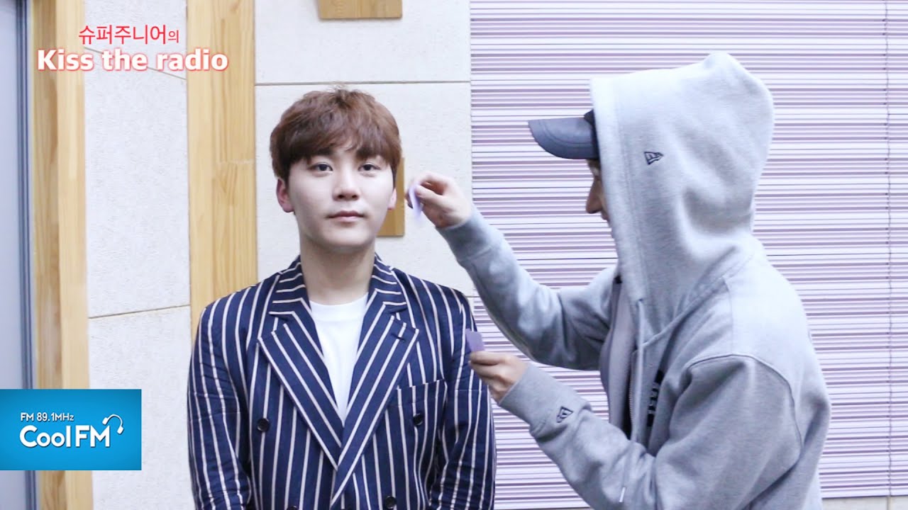 세븐틴 승관의 4주 연속 벌칙 영상 '접착 메모지 17장 손 안 대고 떼기' / 160529[슈퍼주니어의 키스 더 라디오]