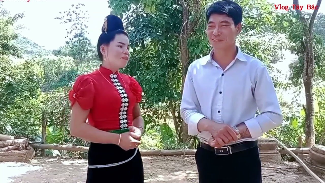 LÒ ĐIÊU VÀ QUÀNG LẢ TRẢ LỜI THẮC MẮC CỦA KHÁN GIẢ VỀ CUỘC SỐNG CỦA MÌNH BẰNG CÂU HÁT THẬT NGỌT NGÀO