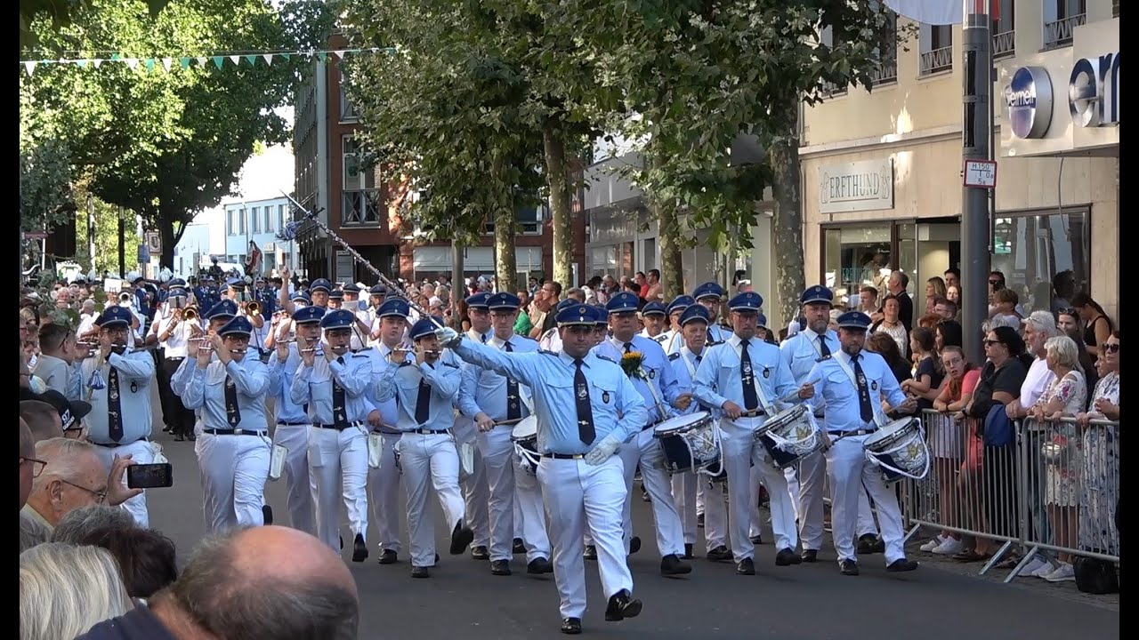 Die große Königsparade. 2025 in Grevenbroich Schützenfest.