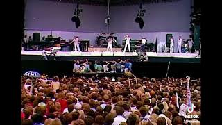 Freddie Mercury concert with aaugh sounds