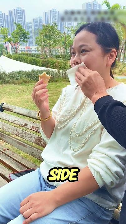 Download lagu ظنت أنه رومانسي - اتضح أنه كان يستخدم الآيس كريم