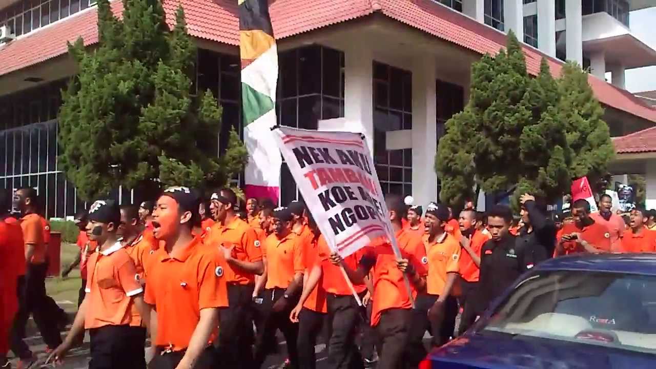 Arak Arakan Wisuda Teknik Pertambangan Upn Veteran Yogyakarta Youtube