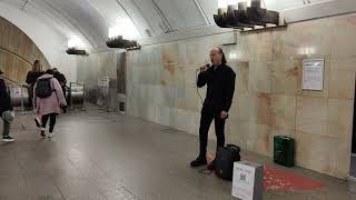 Мировой шедевр из мюзикла Notre Dame de Paris - Lune спел в #metro Москвы #певец баритон Юрий Барков