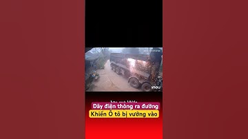 Dây điện thòng ra đường khiến Ô tô vướng vào