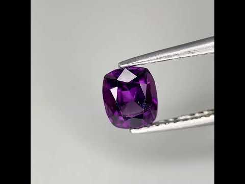 Натуральна фіолетова Шпінель 0,90 Ct. 5.9 x 5.0 x 3.7 mm, видео 1
