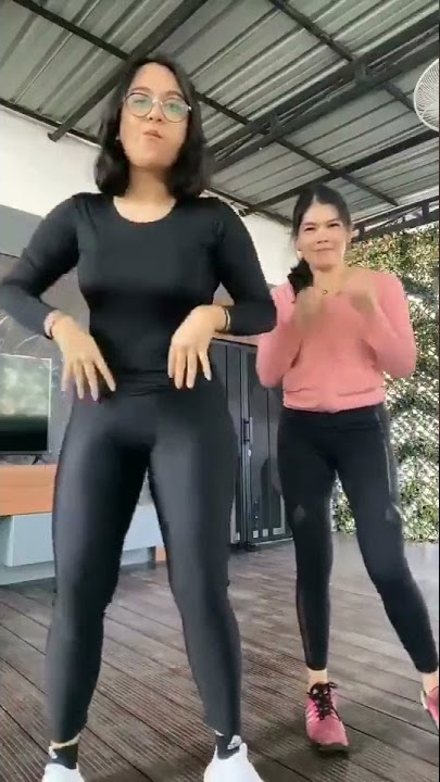 TikTok - LEGGING HITAM BASAH SEHABIS RENANG