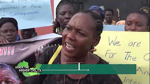 OLU OF WARRI STOOL: ITSEKIRI WOMEN TAKE TO THE STREETS IN PROTEST OVER STOLEN ROYAL CROWN.