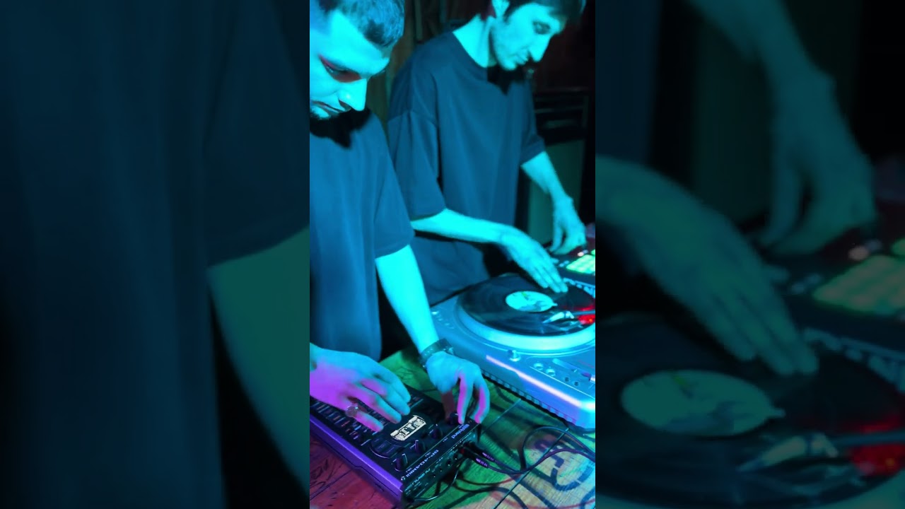 Rizor & Maxiscratch @ "Game of the fingers" by Systeam.FB / DJRS / Rootsbox Rails