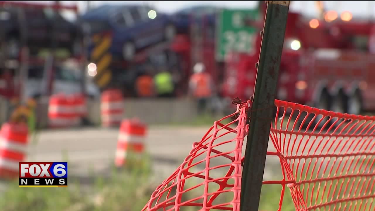Car carrier crashes on interstate YouTube