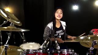 cewek cantik jago main drum