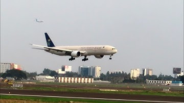 Landing Jakarta, Boeing 777-300 ER Saudia - Plane Spotting di Bandara Soekarno Hatta CGK Jakarta