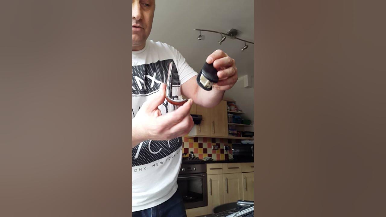 BMW E39 auto gear selector trim removal. YouTube