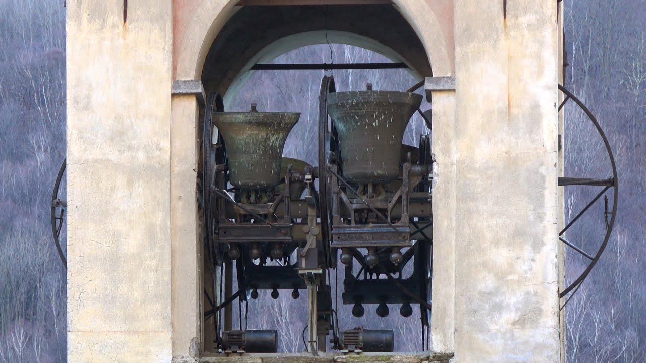 Шесть колоколов Сеппианы (Италия) играют рождественский концерт во время документального фильма