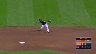 HOU@MIL: Rivera knocks down a grounder, gets the out