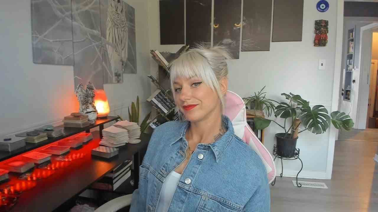 Этот человек не тот, за кого себя выдает