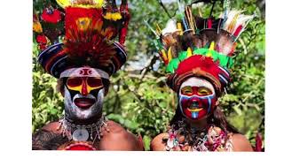Faces of Papua New Guineans - Beautiful tribesmen in their traditional attire