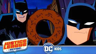 Justice League Action en Español | ¡Los Momentos Más Divertidos de Batman!  | DC Kids