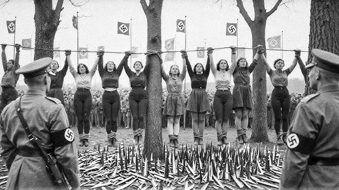 Nazi Soldiers Pose With Captured Women 80 Years Later, Experts Zoom In &  Make a Shocking Discovery