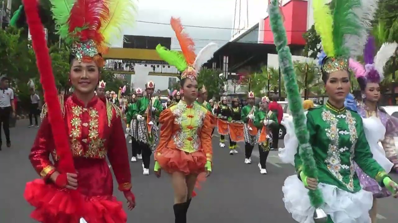 PARADE SENJA MARCHING BAND GEMA MAHARDIKA SMPN 11 MADIUN
