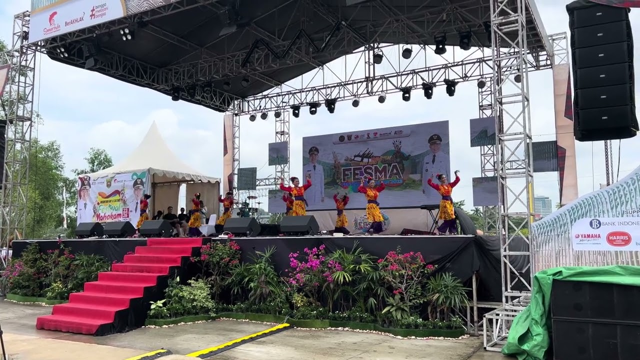 Moenari art binaan lentera Kutai Kartanegara dalam ajang Festival Mahakam 2023