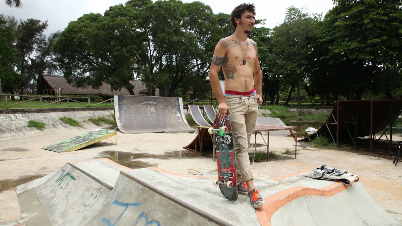 Film backdrop image for Cuba skates: 'without skateboarding, life in Havana would be different' (2016)