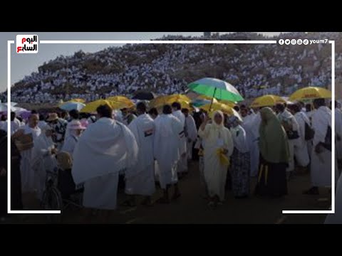 دموع وبكاء الحجاج من فوق جبل الرحمة بعرفة