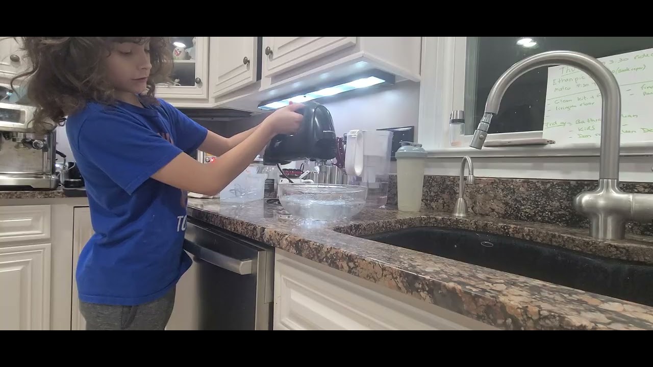 Using the mixer to make a whirlpool in a Ball