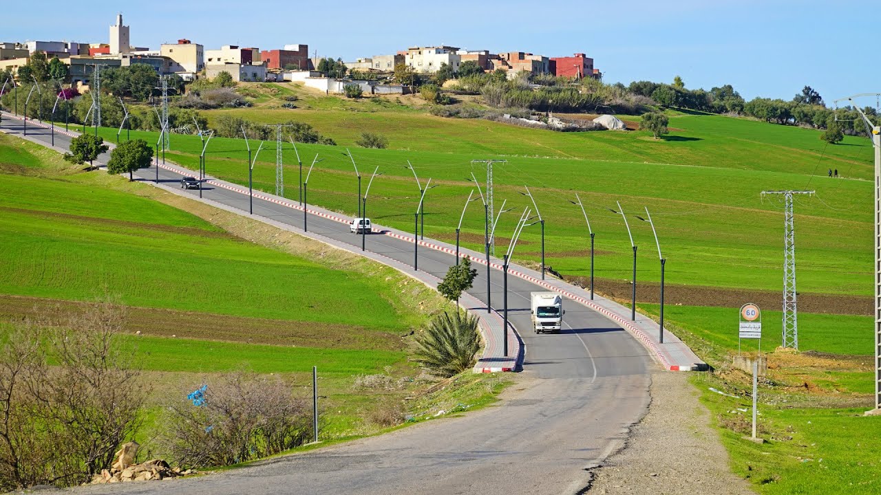 الطريق من قرية با محمد الى فاس طبيعة ساحرة ومنعرجات خطرة