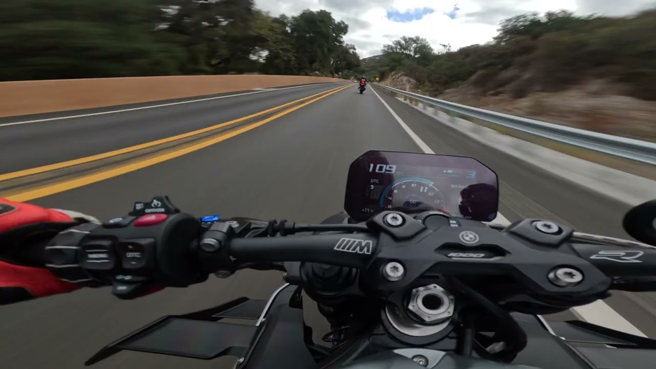 M1000R VS HONDA 929