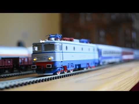 YouTube thumbnail: IR 1741 Bucuresti Nord - Satu Mare H0 scale