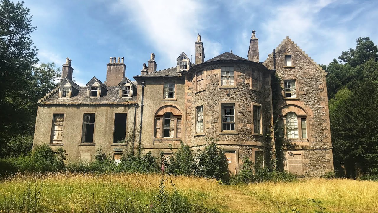 Derelict eastend house thankerton Biggar